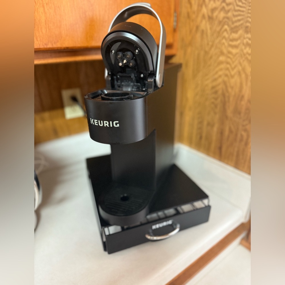 Keurig K-Slim Single Serve Coffee Maker and Pod Holder
